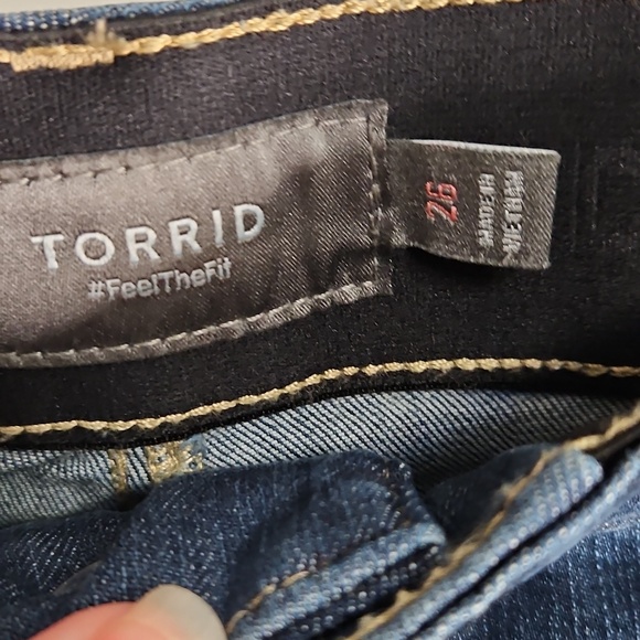 torrid Dark Blue Denim Shorts with Contrast Stitching - Picture 2 of 3